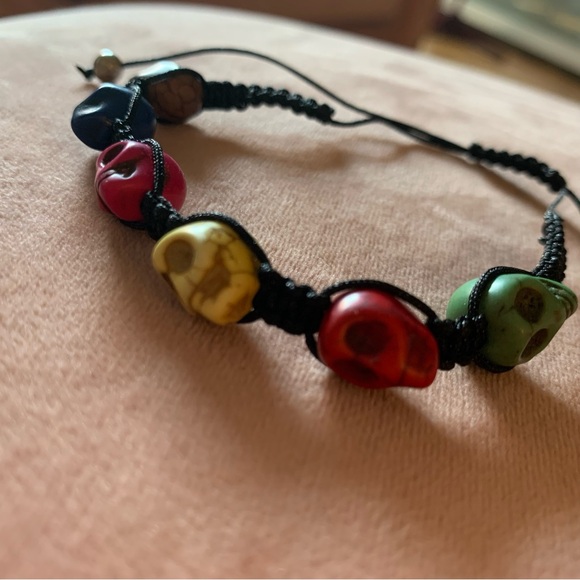 Simple multicolore bracelet with skull and black cord. - Picture 3 of 8